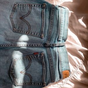 levi’s perfectly fitting bootcut jeans